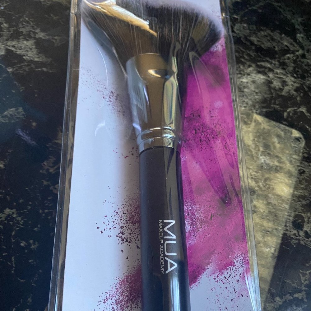 MUA Powder Brush